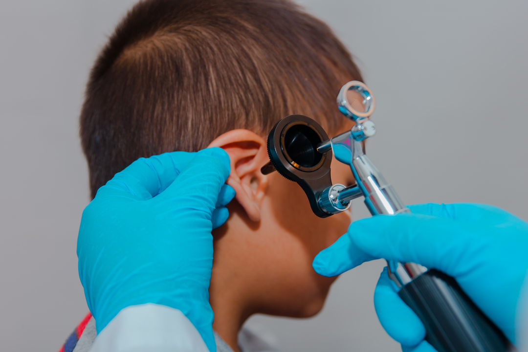 Ear Infection in Kids: Walk-In Clinic or ER? What Canadian Parents Need to Know